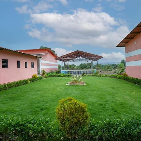 Mahalakshmi Agro Tourism Hotell Poinad Eksteriør bilde